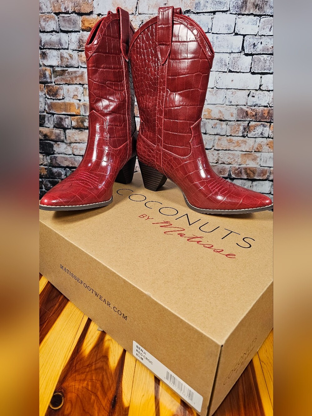 Coconuts by Matisse Red Croc Embossed Western Boots Sz 8.5 Cowboy Festive NIB
